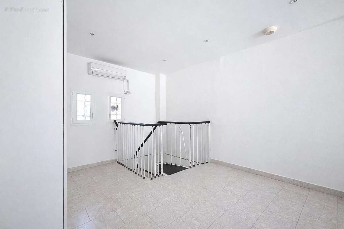 Commerce à MARSEILLE-4E