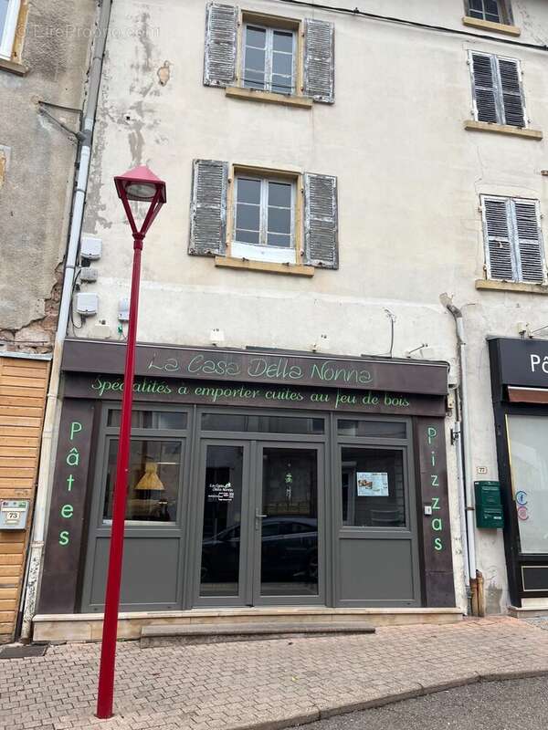 Appartement à COURS-LA-VILLE