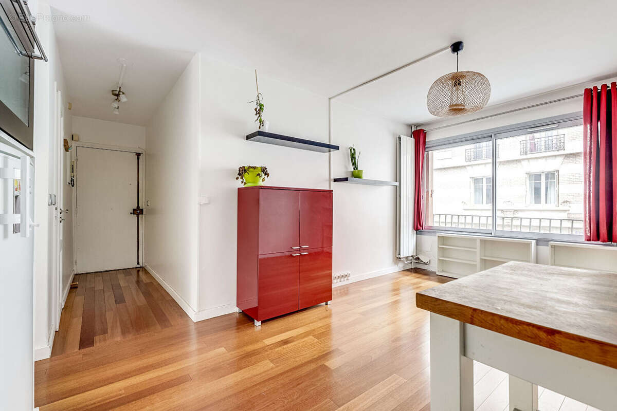 Appartement à PARIS-14E
