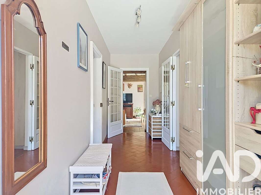 Photo 2 - Maison à LA CELLE-SAINT-CYR