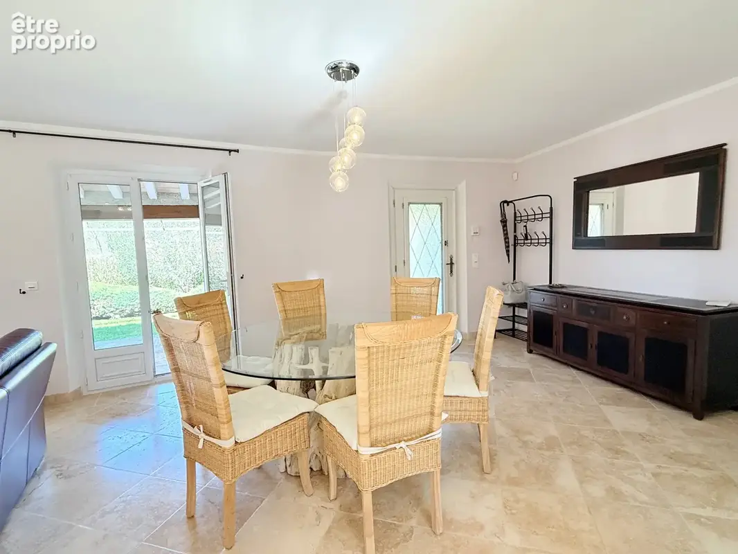 EXCLUSIVITE Proche Fayence villa de plain-pied en pierre Terrain 1175m2 Piscine - photo 9