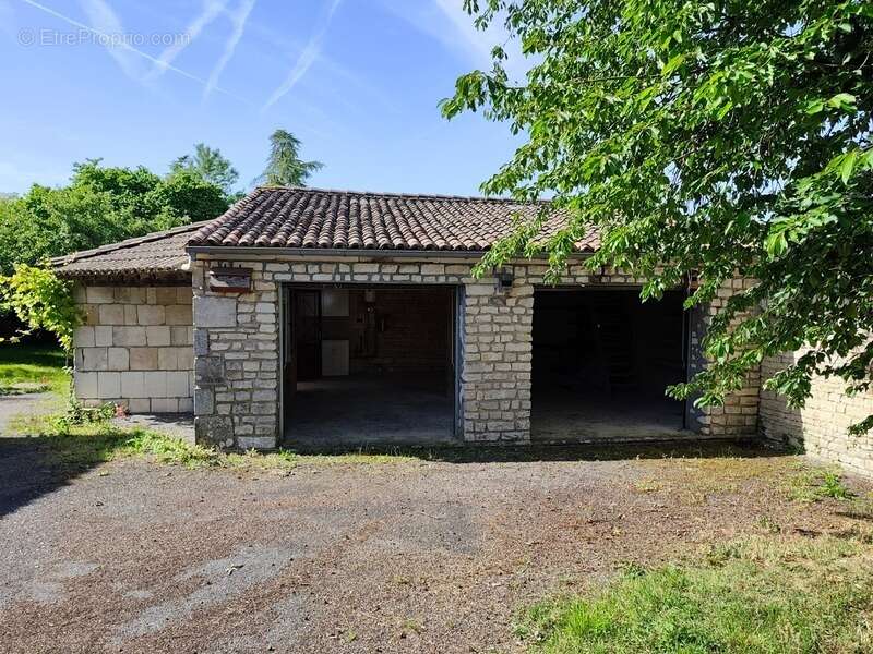 Maison à HIERSAC