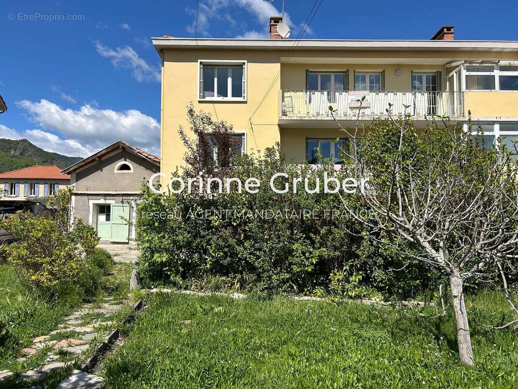 Exclusivité – digne appartement type 4 de 93 m², balcon, garage, cave, terrain et dépendance - photo 4