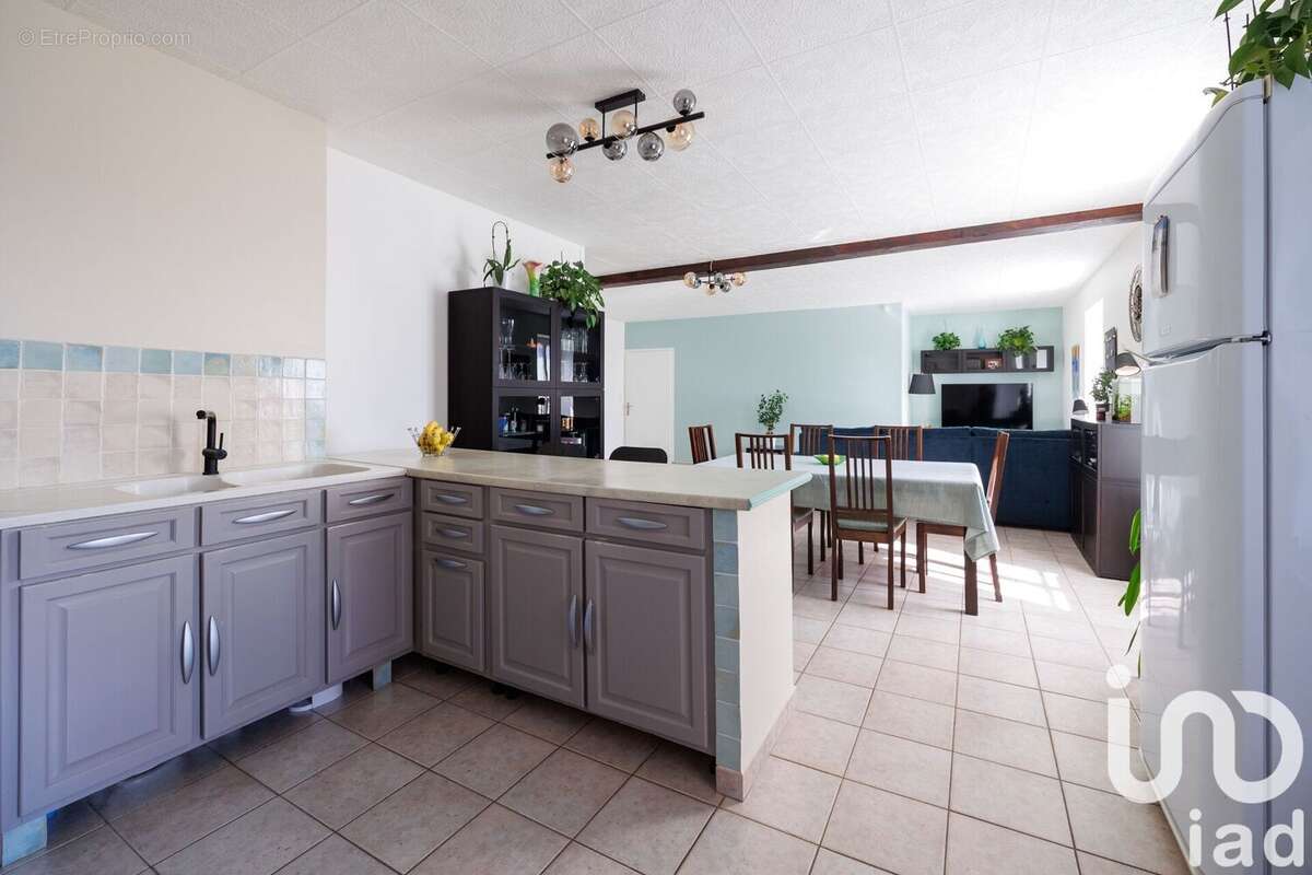 Photo 4 - Maison à SAINT-GENIS-LES-OLLIERES