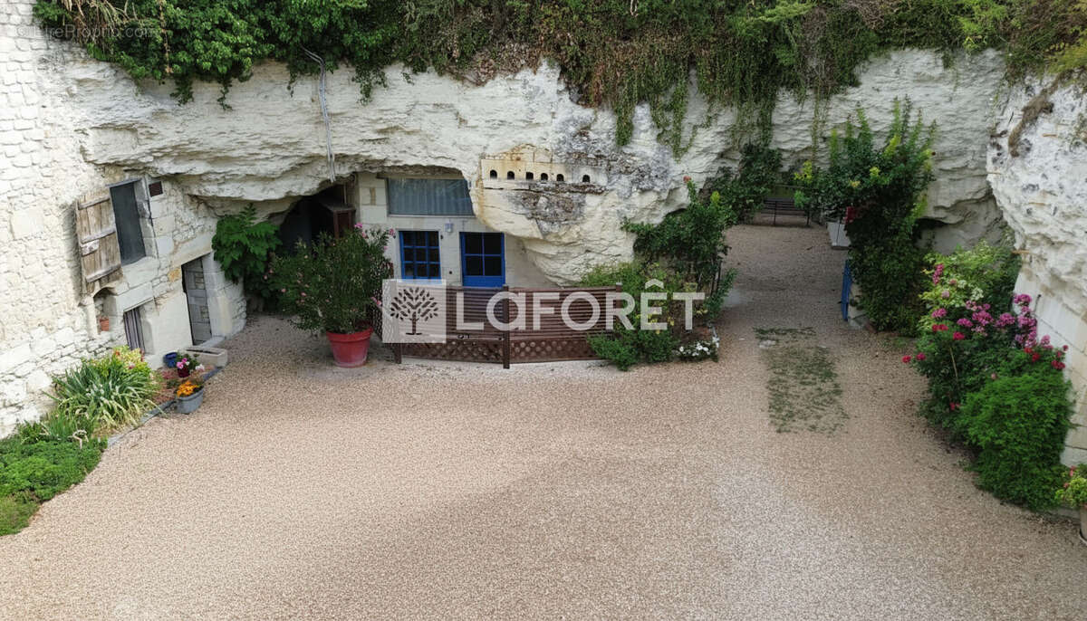 Maison Le Puy Notre Dame - photo 2
