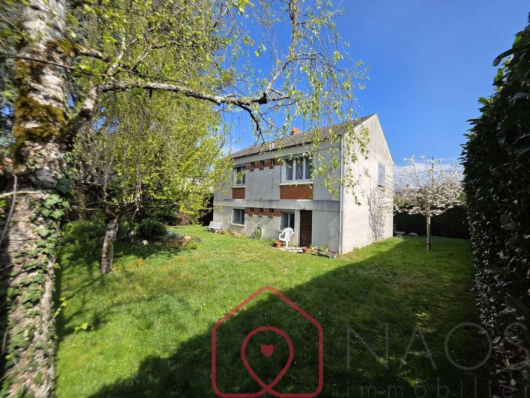 Maison à SAINT-JEAN-DE-LA-RUELLE