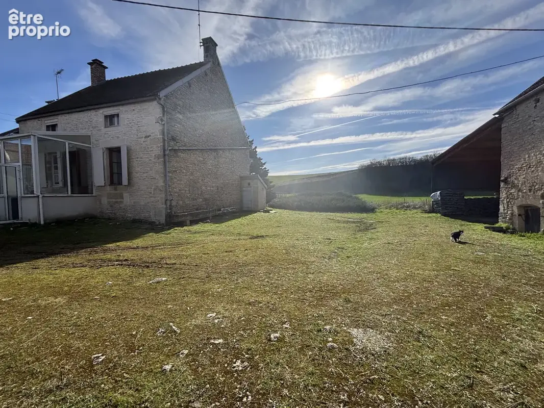 BUNCEY ( proche de CHATILLON SUR SEINE) corps de ferme avec habitation et bâtiments sur 2400m2 - photo 2