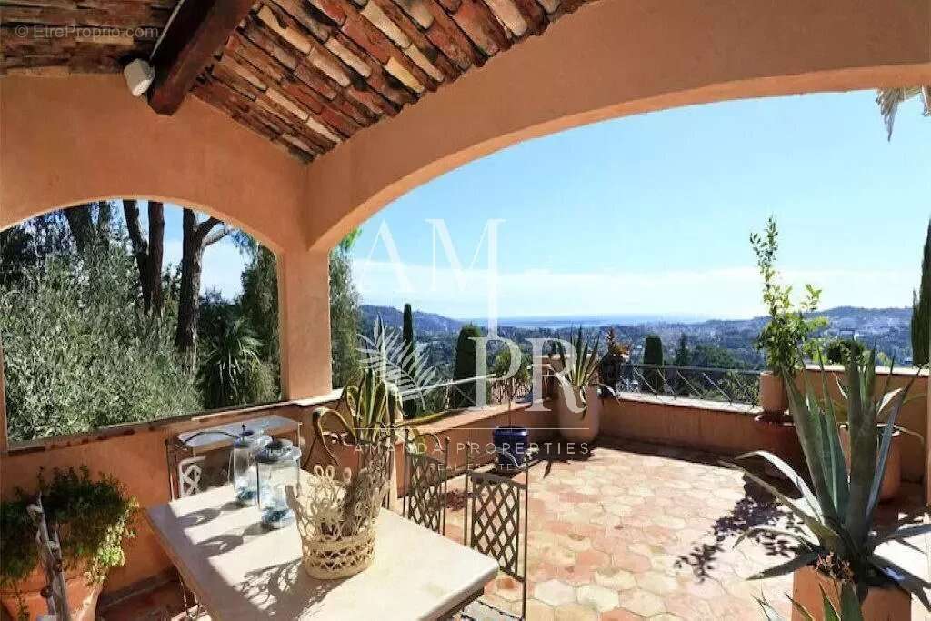 Maison à MOUGINS