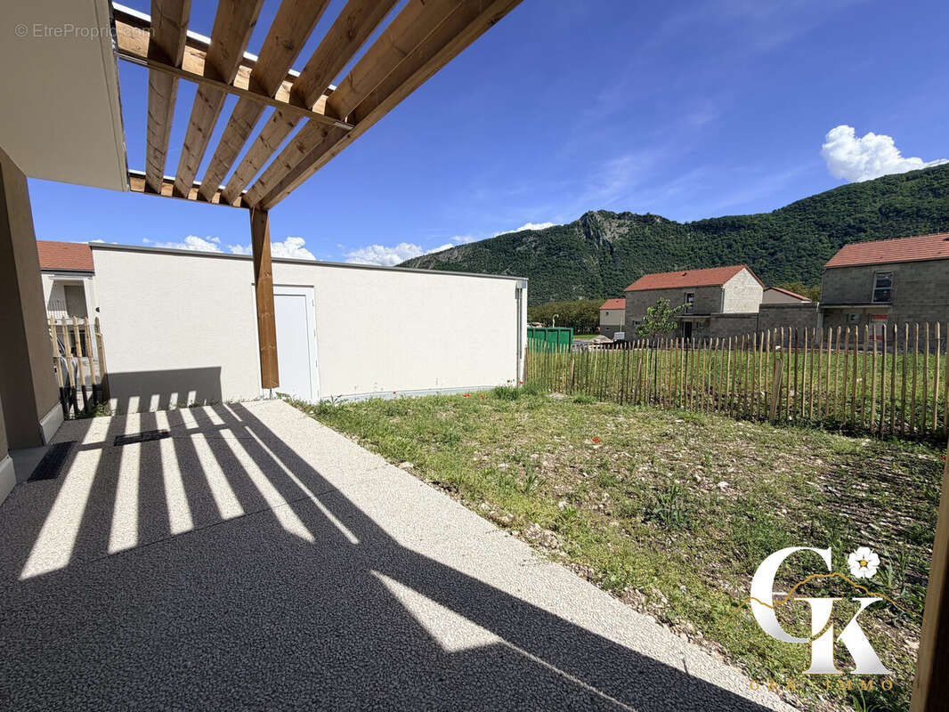 Appartement à SAINT-PAUL-DE-VARCES