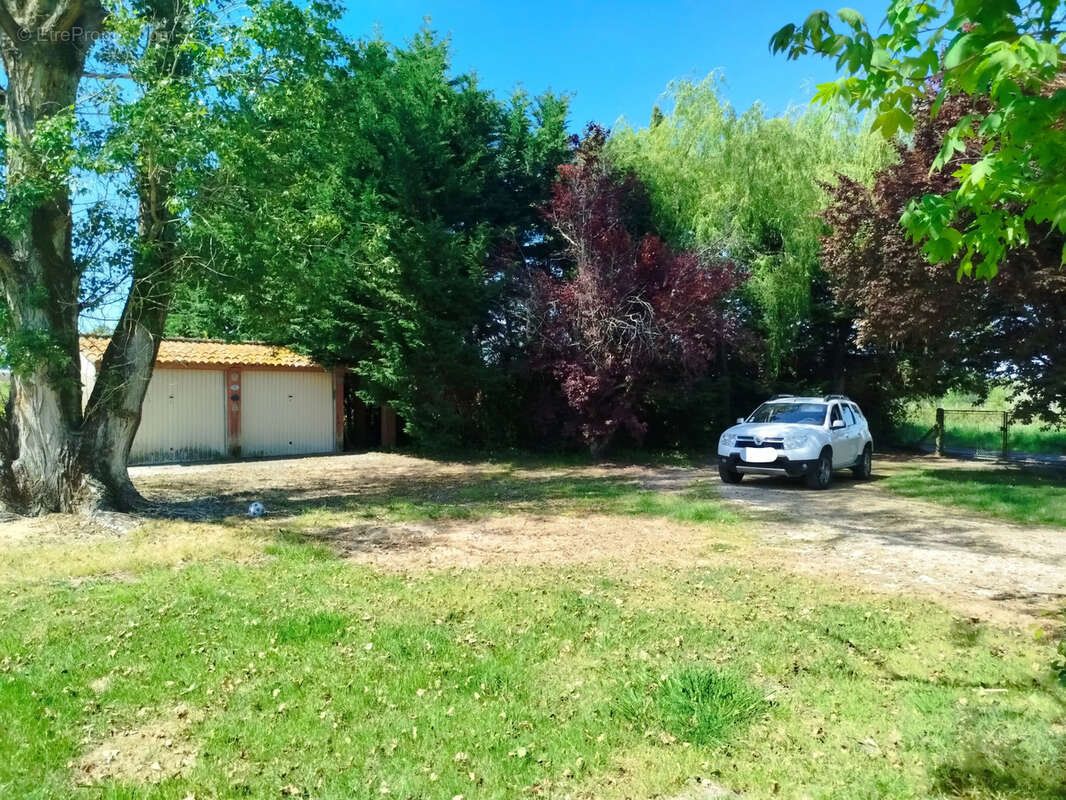 Maison à MASSUGAS