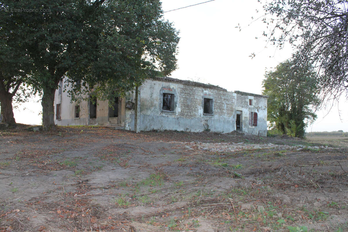 Maison à COUTHURES-SUR-GARONNE