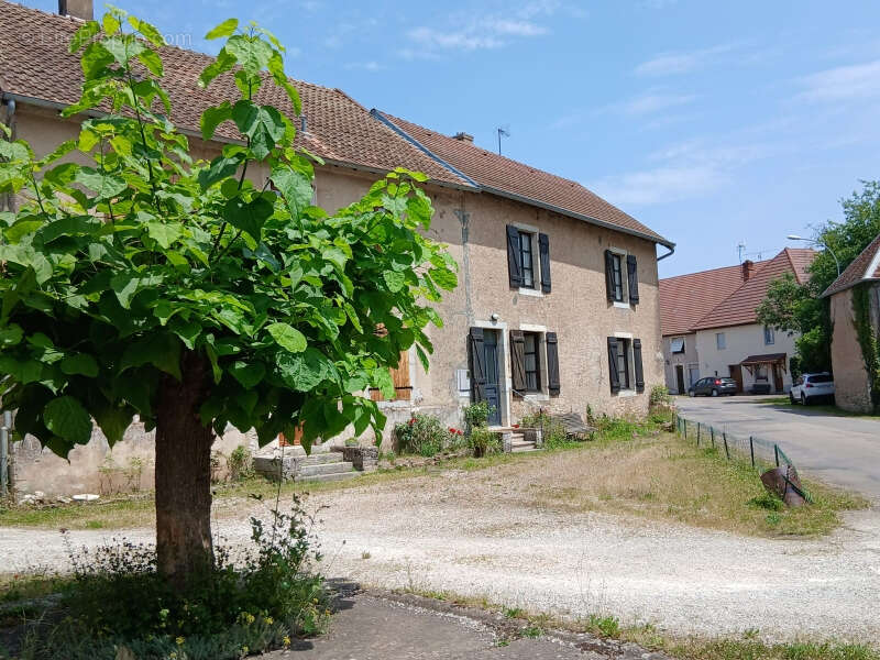 Maison à RIOZ