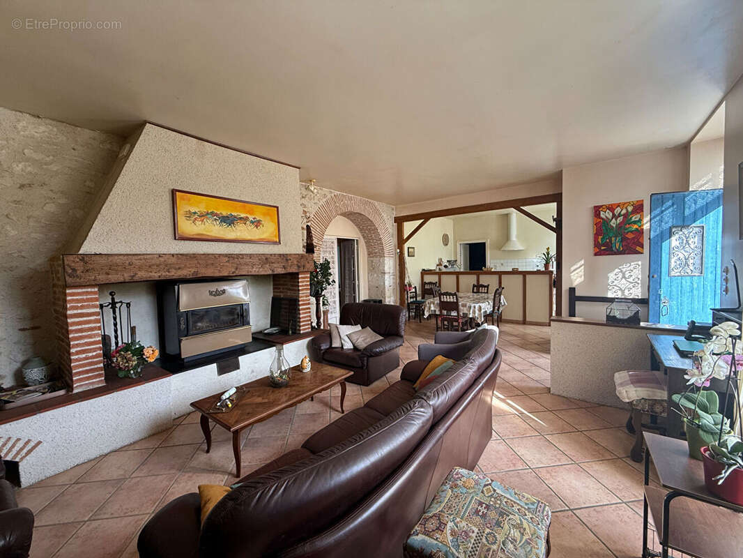 Maison à ALLEZ-ET-CAZENEUVE