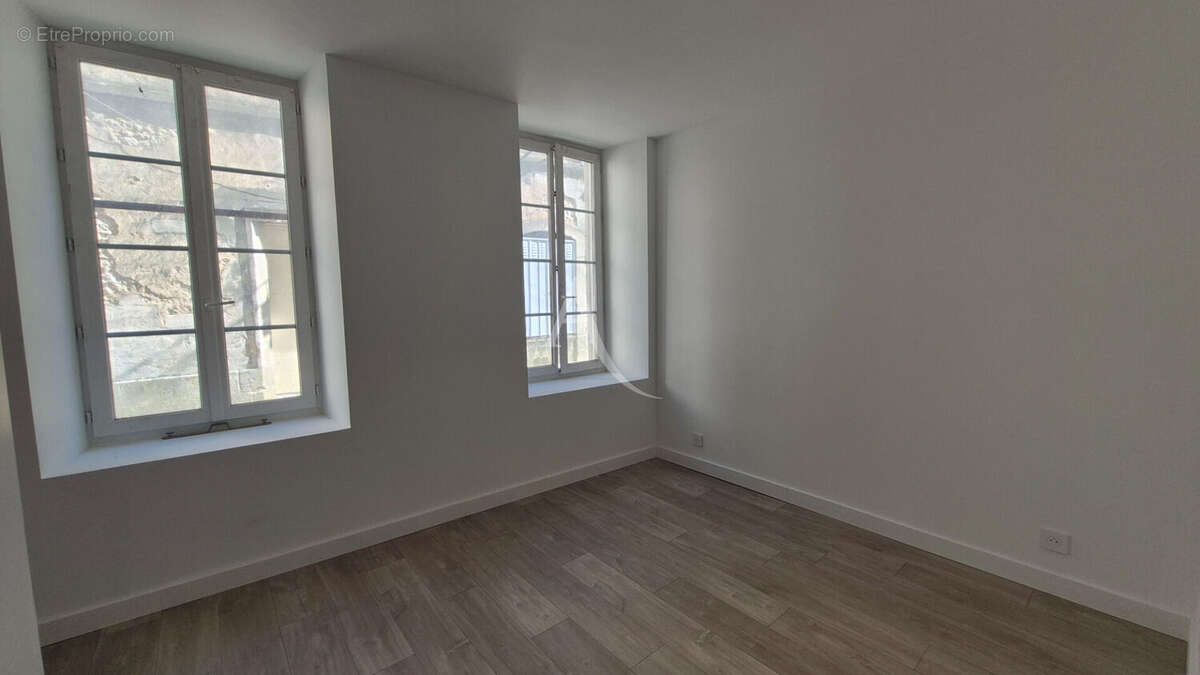 Appartement à SAINT-JEAN-D'ANGELY