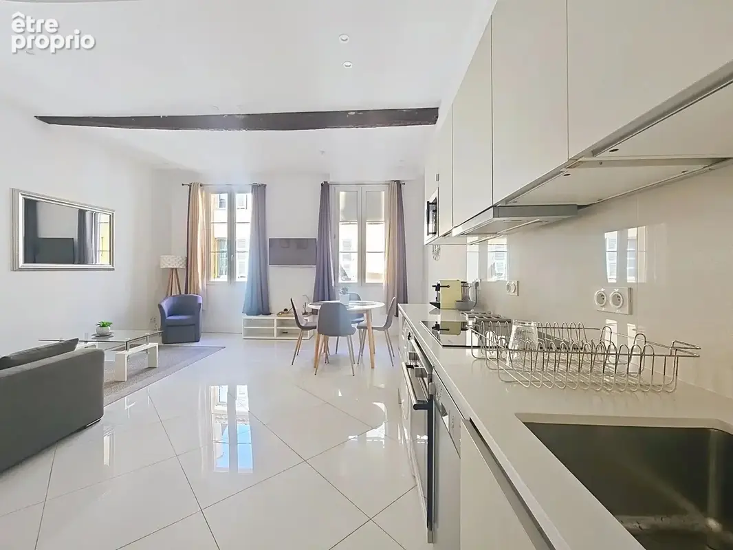 Vieux-Nice – Cours Saleya – 2 pièces de 42 m² entièrement rénové – Fort potentiel locatif - photo 7