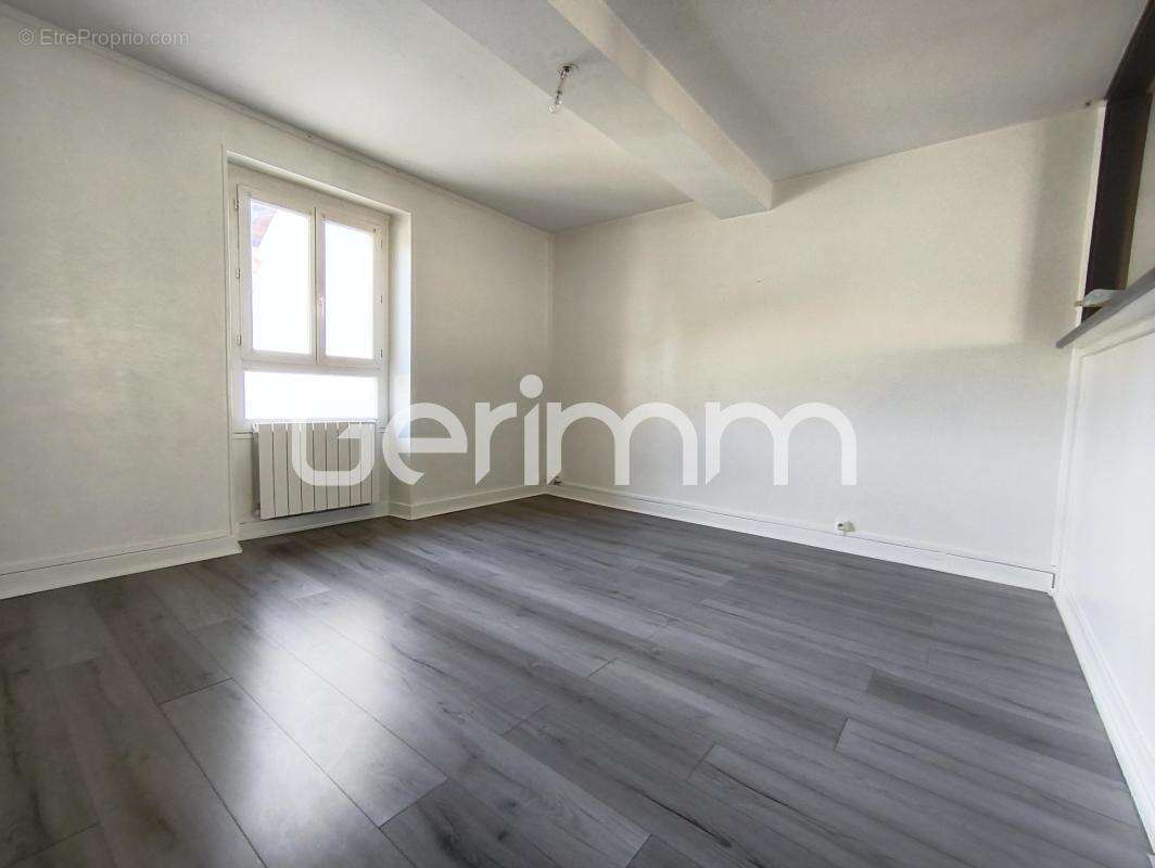 Appartement à SAINT-SIMEON-DE-BRESSIEUX