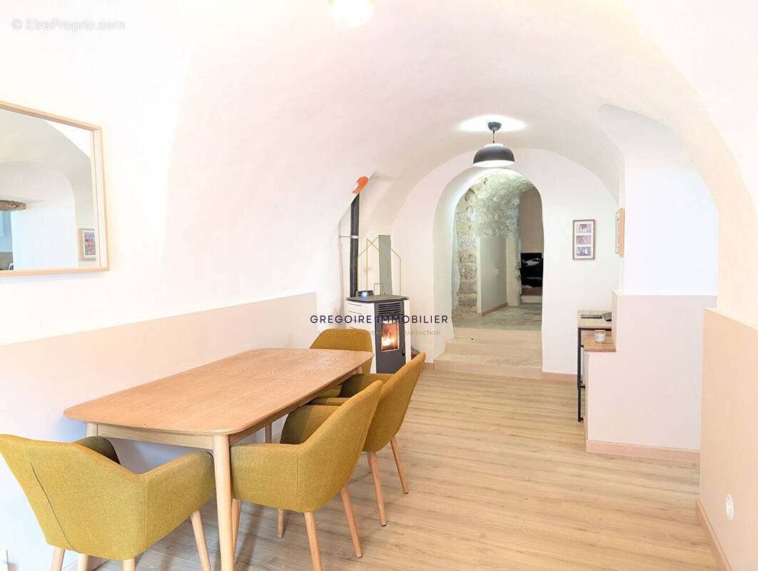 Maison à SAINT-MARTIN-DE-LA-BRASQUE