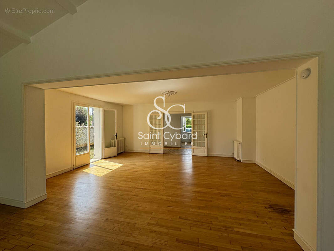 Maison Voeuil et Giget - 3 chambres - photo 3