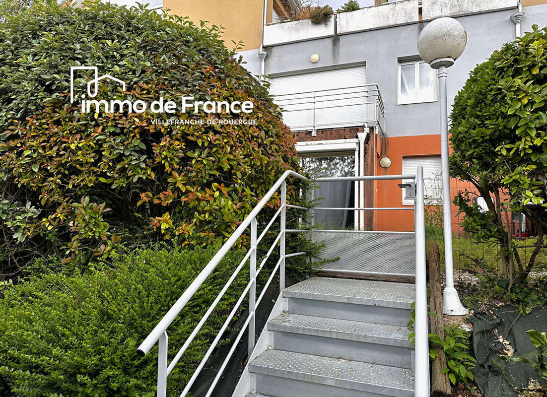 Appartement loué Villefranche De Rouergue 2 pièces, 78 m² avec jardin, garage et parking - photo 2