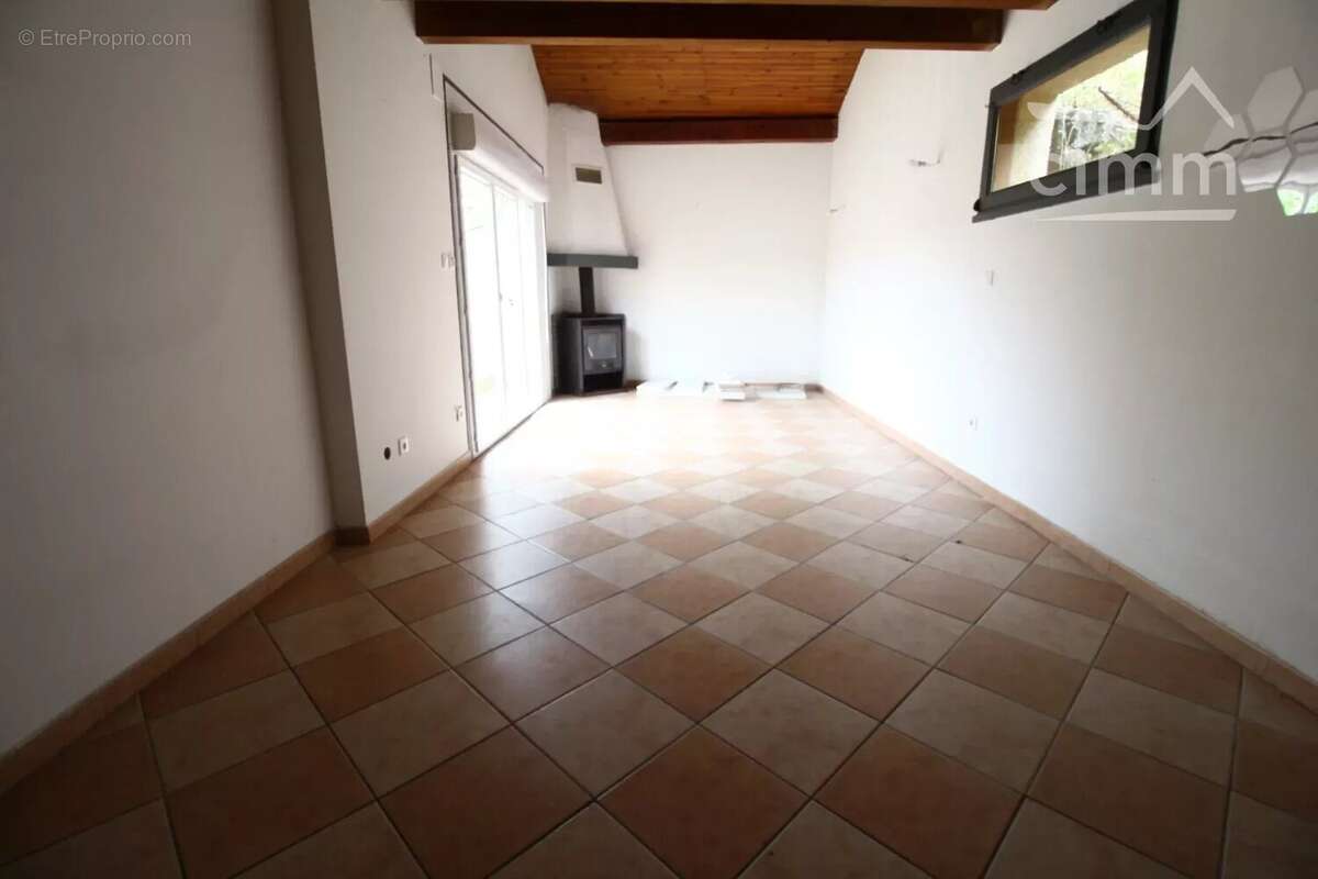 A vendre maison avec jardin et cour - photo 7