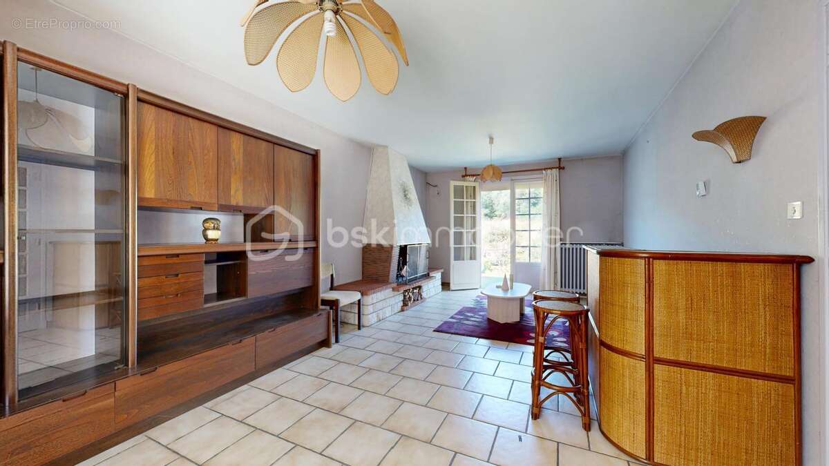 Maison lumineuse avec deux terrasses et parking à vendre ! - photo 5