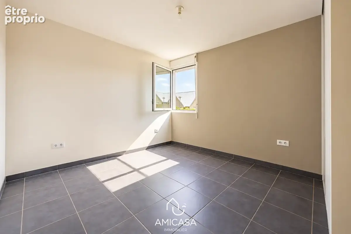 Saint leu (front de mer) -  appartement t3 avec 2 places de parking - photo 8