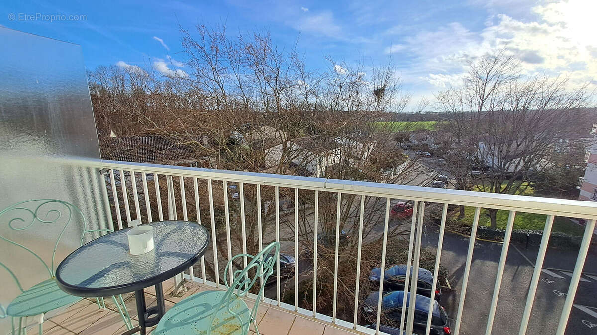 Appartement à MAGNY-LES-HAMEAUX