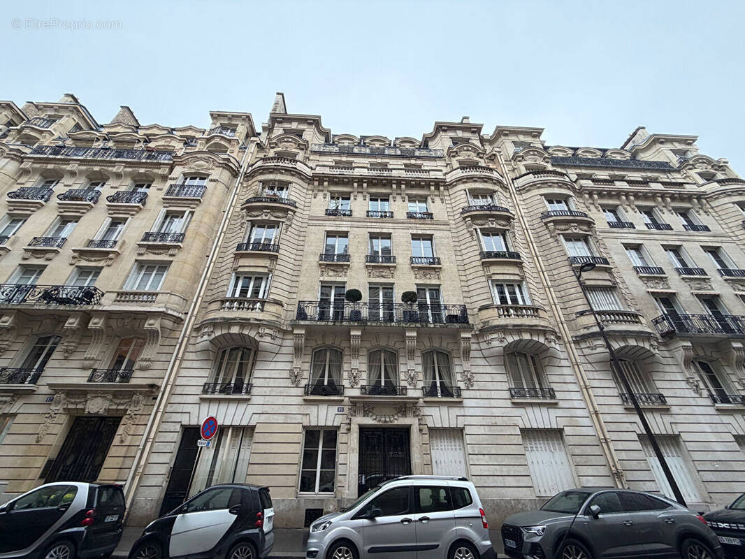 Appartement à PARIS-17E