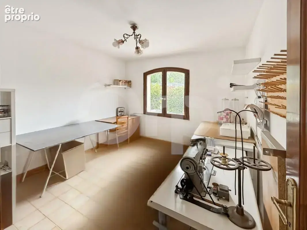 Maison familiale de 123 m² au calme au REVEST-LES-EAUX – DPE B, panneaux solaires et prestations de qualité - photo 8