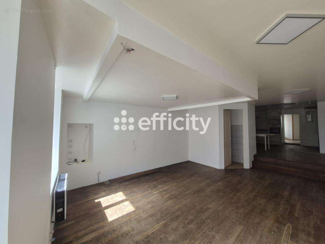 Maison à ORADOUR-SUR-VAYRES