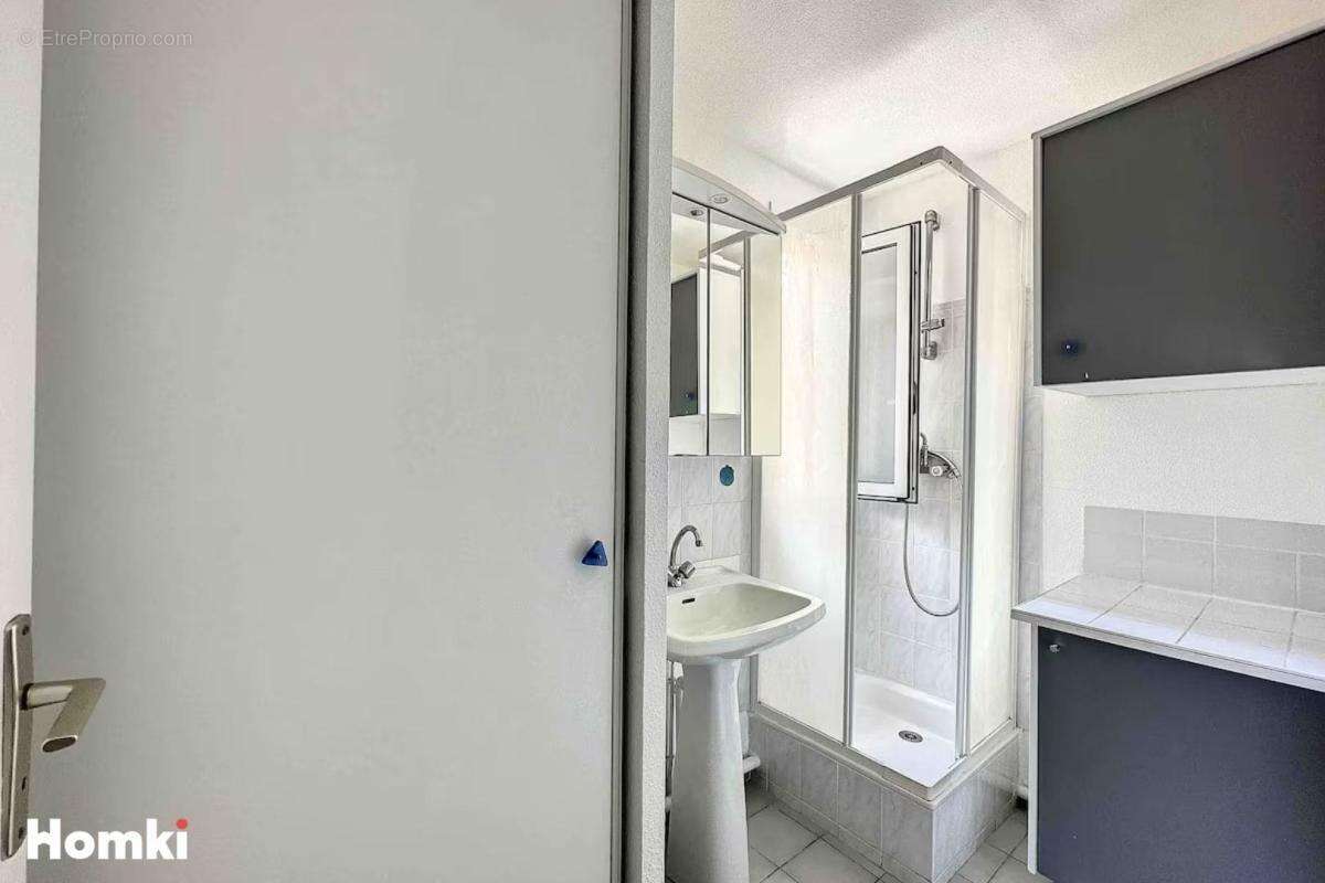 Appartement T2 cabine et loggia de 35 m2 à Sète 34200 - photo 5
