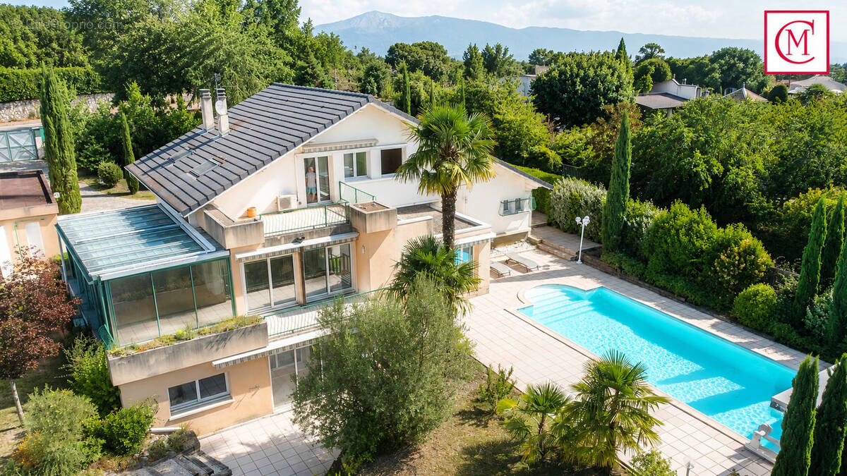 Maison à MEYLAN