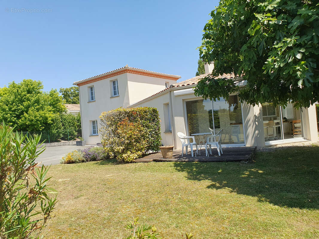 Maison à SAINT-GEORGES-DES-COTEAUX