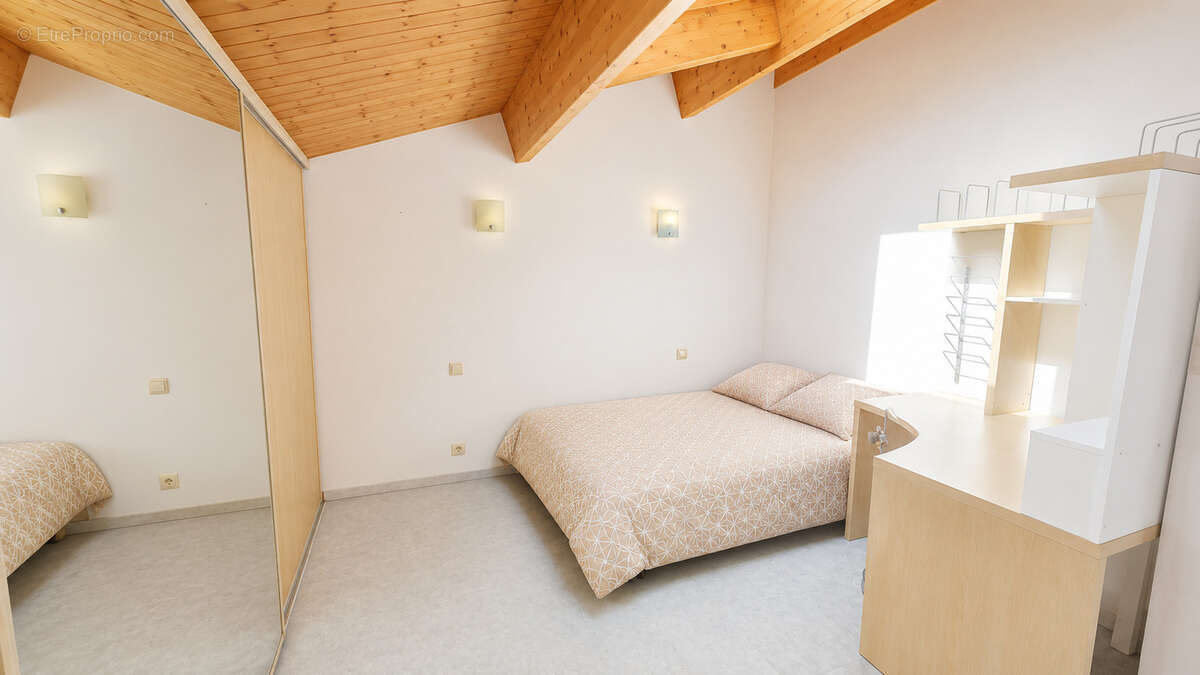 Maison de 152m2 hab avec terrain 1250 M2  sans vis à vis dans quartier calme LA ROCHE SUR YON - photo 6