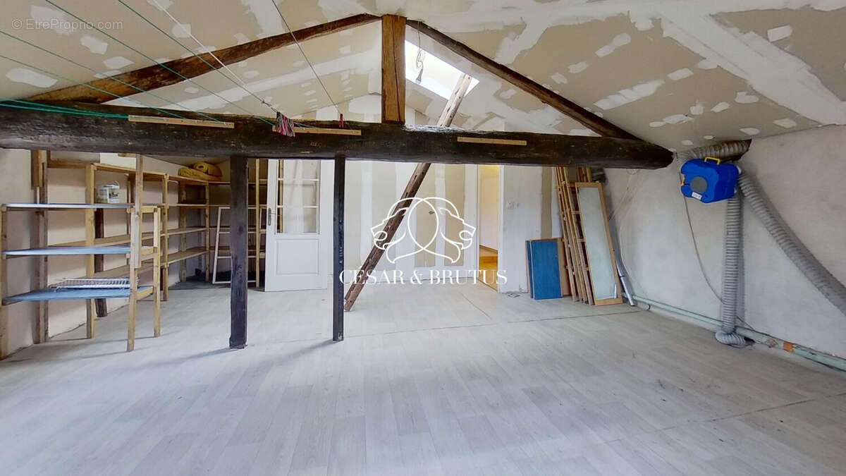 Maison à GREZIEU-LA-VARENNE