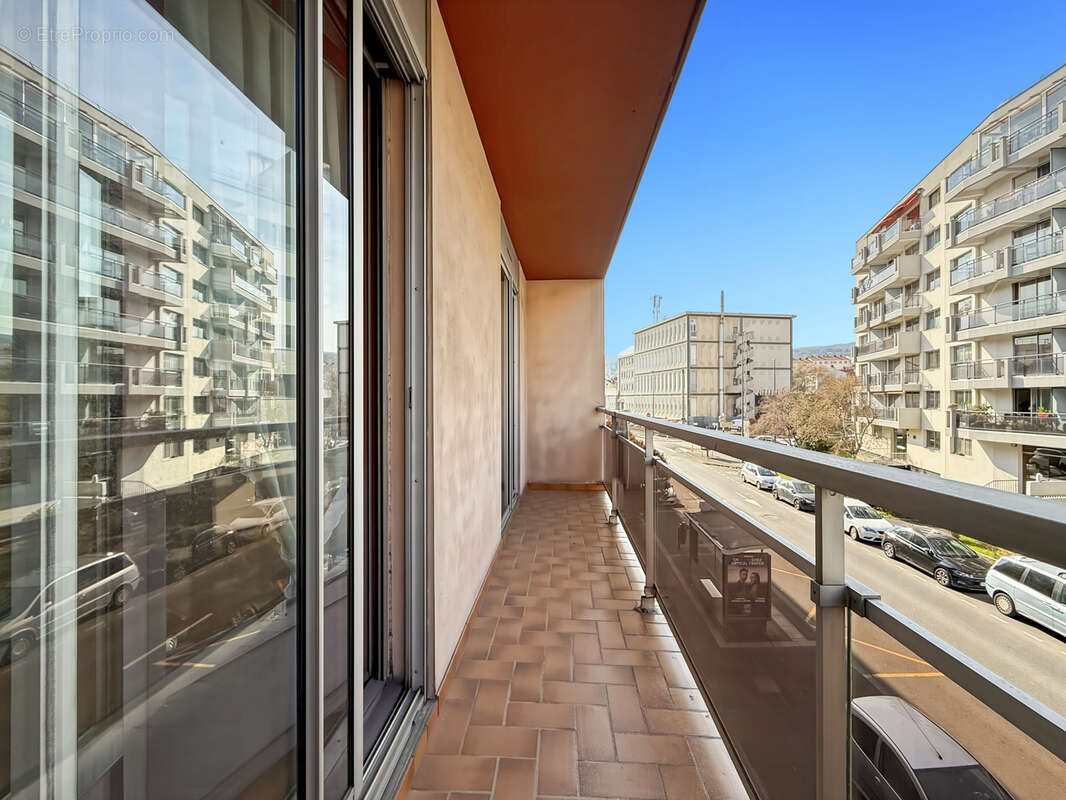 Grand appartement traversant de 105 m2  Garage + Parking   Idéal famille   Quartier recherché de Clermont-Ferr - photo 7