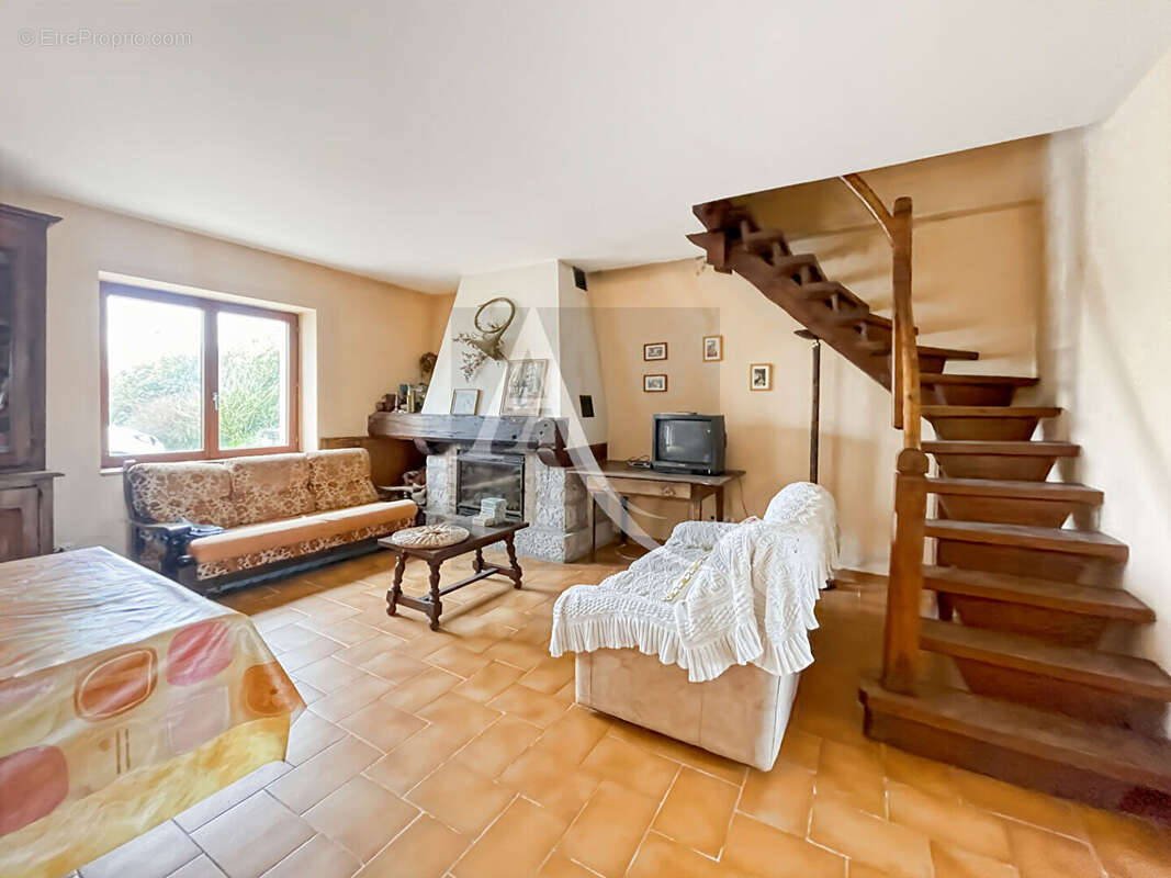 Grange en pierre aménagée sur un joli terrain + dépendance - photo 4