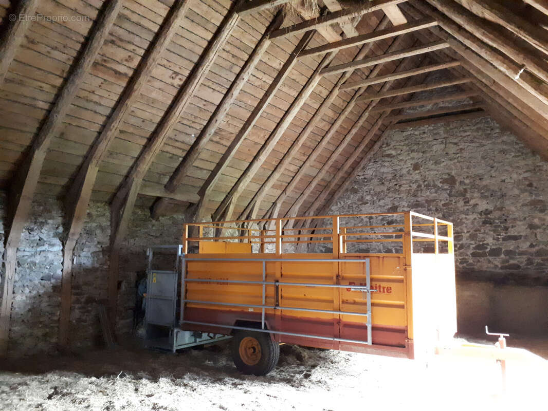 Beau corps de ferme de 260 m2 à aménager avec jardin - photo 5