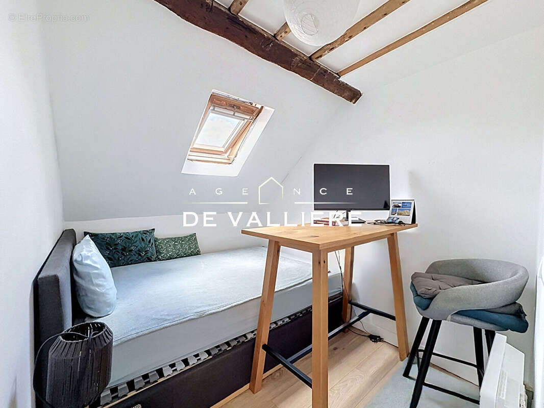 Rueil Malmaison - Centre - Coeur de ville -  2 pièces 34.2 m2 carrez 55.6 m2 au sol - photo 8