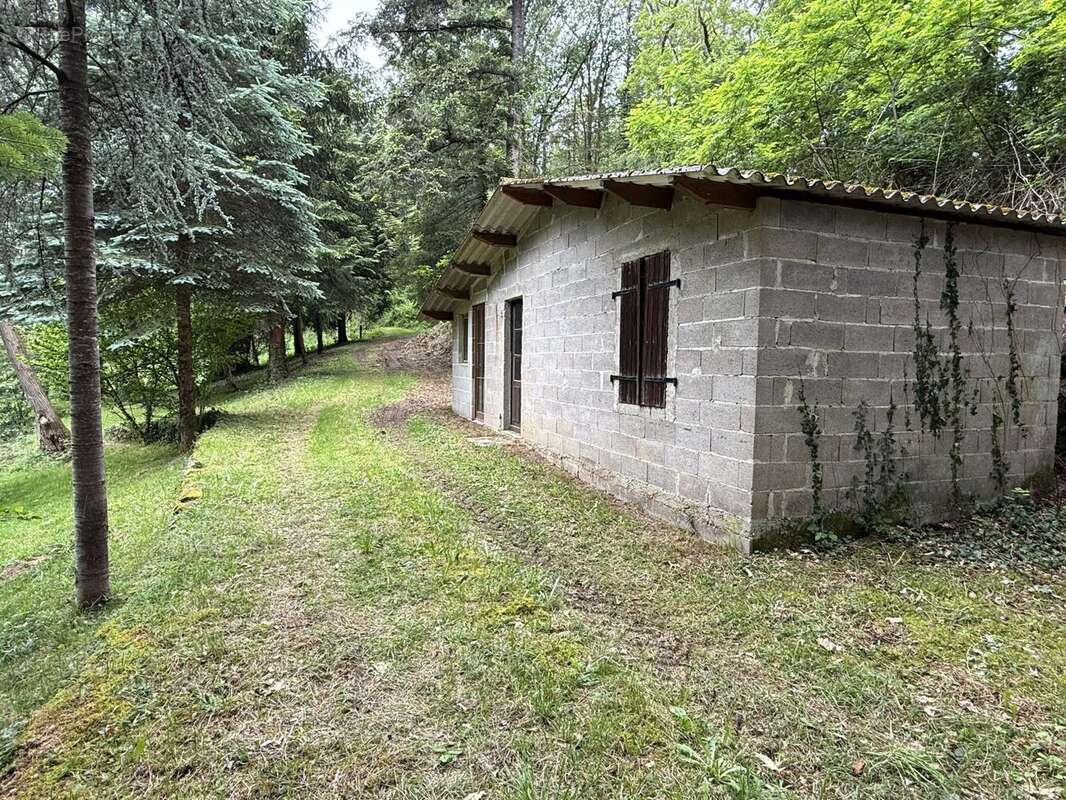 Terrain à MONTEMBOEUF