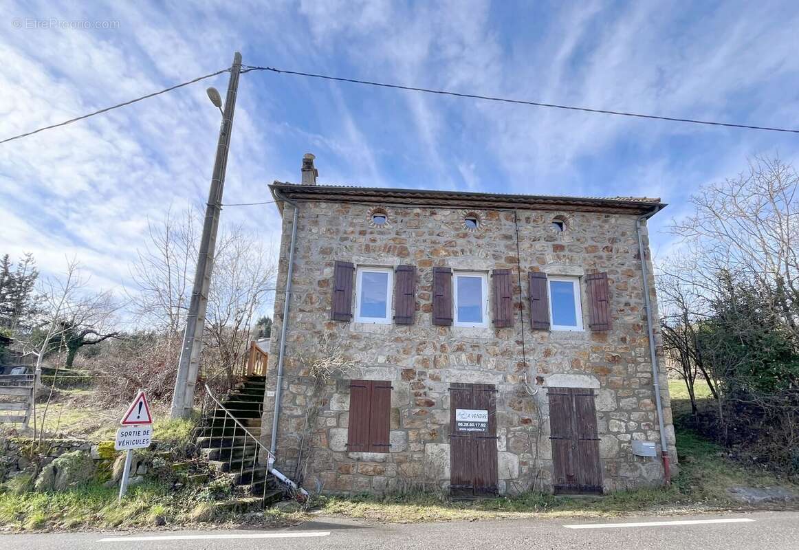 Maison à DESAIGNES