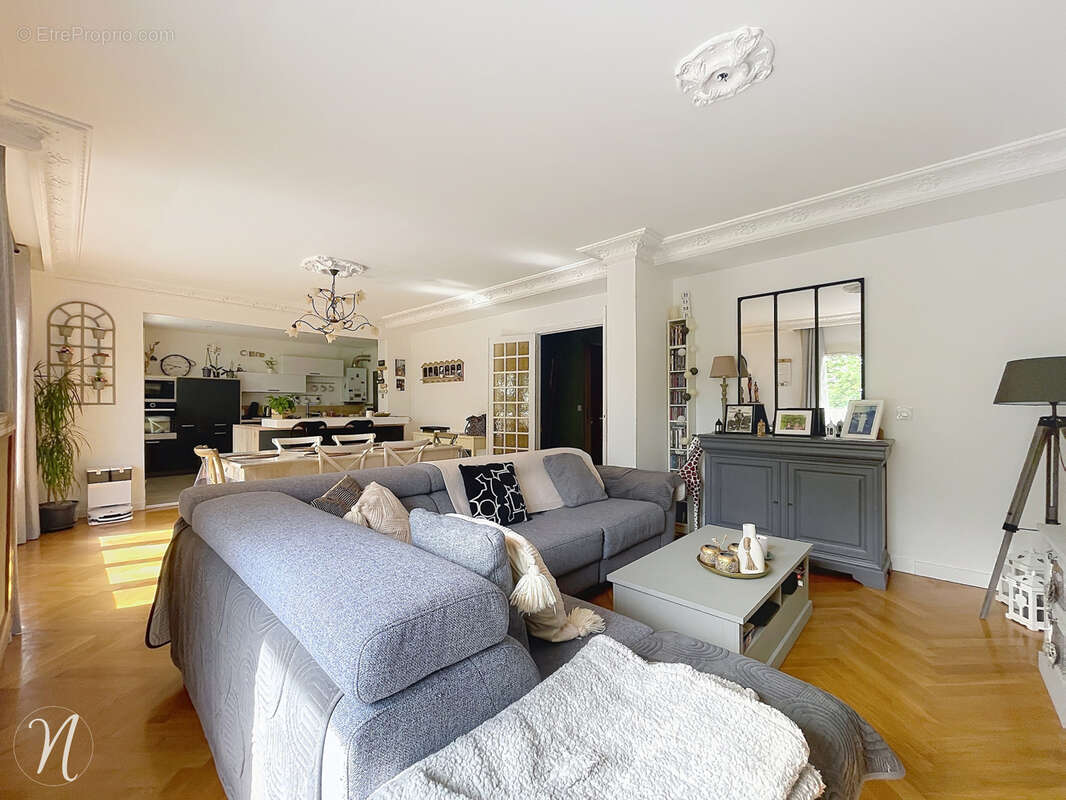 Appartement à SAINT-GENIS-LAVAL