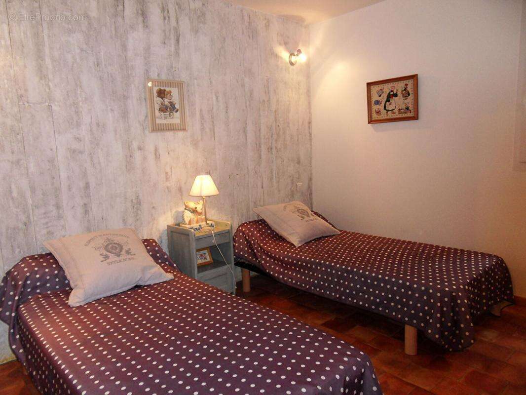 Bâtisse Provençale  10 pièce(s)  de 243,07 m2 - photo 10