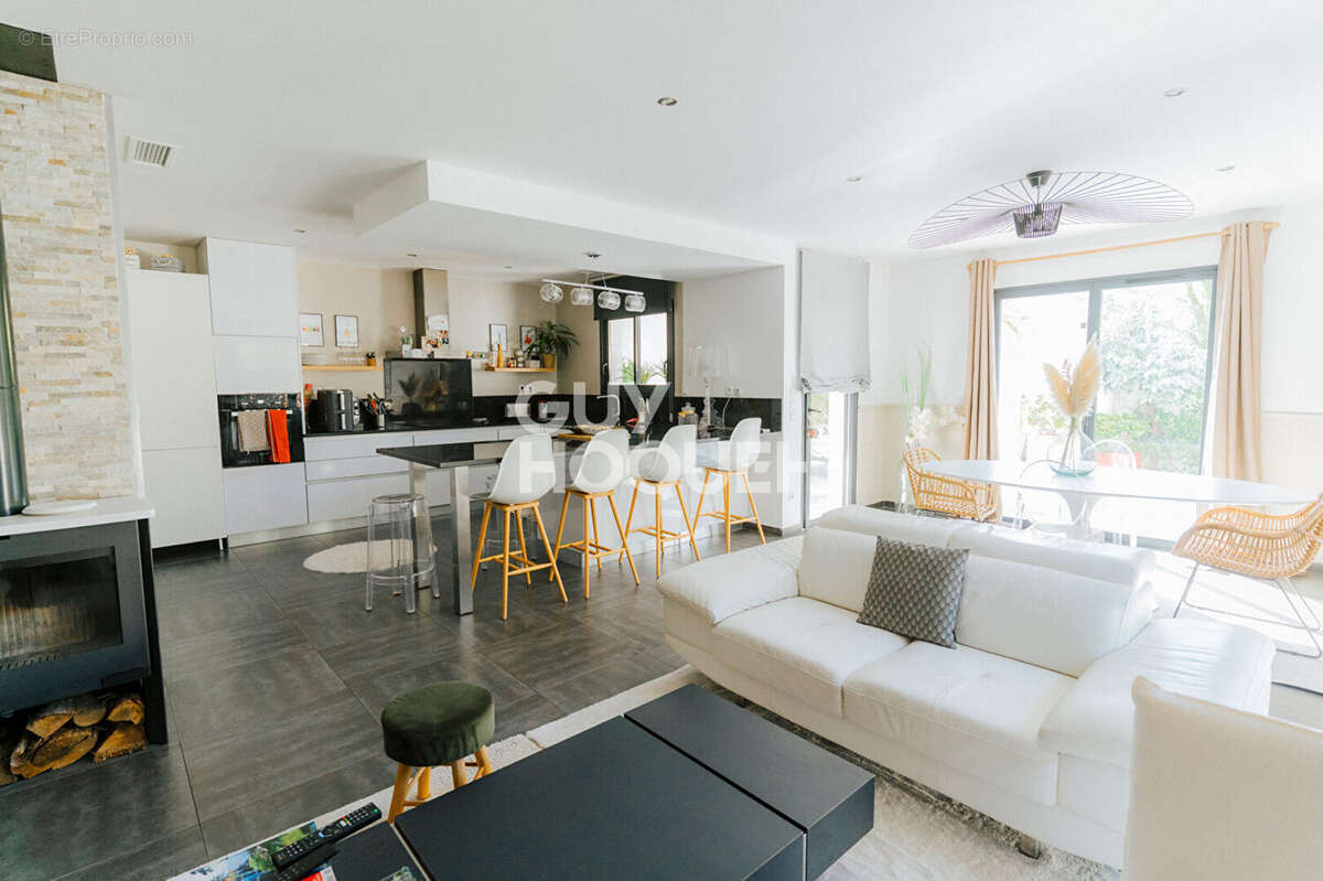 Maison à VILLENEUVE-DE-LA-RAHO