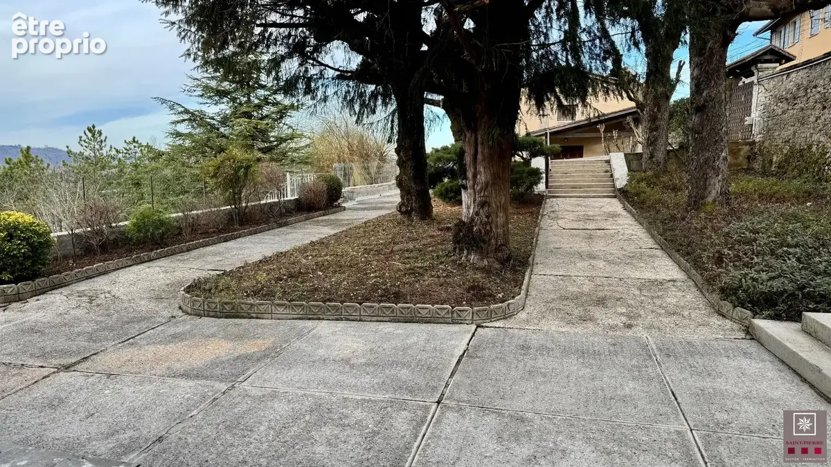 À 5 minutes du centre d' Ambérieu en Bugey. 2 maisons sur 9 000 M² de parc et bois. - photo 12