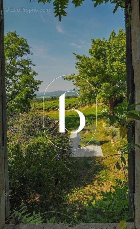 Maison à LAUDUN-L'ARDOISE