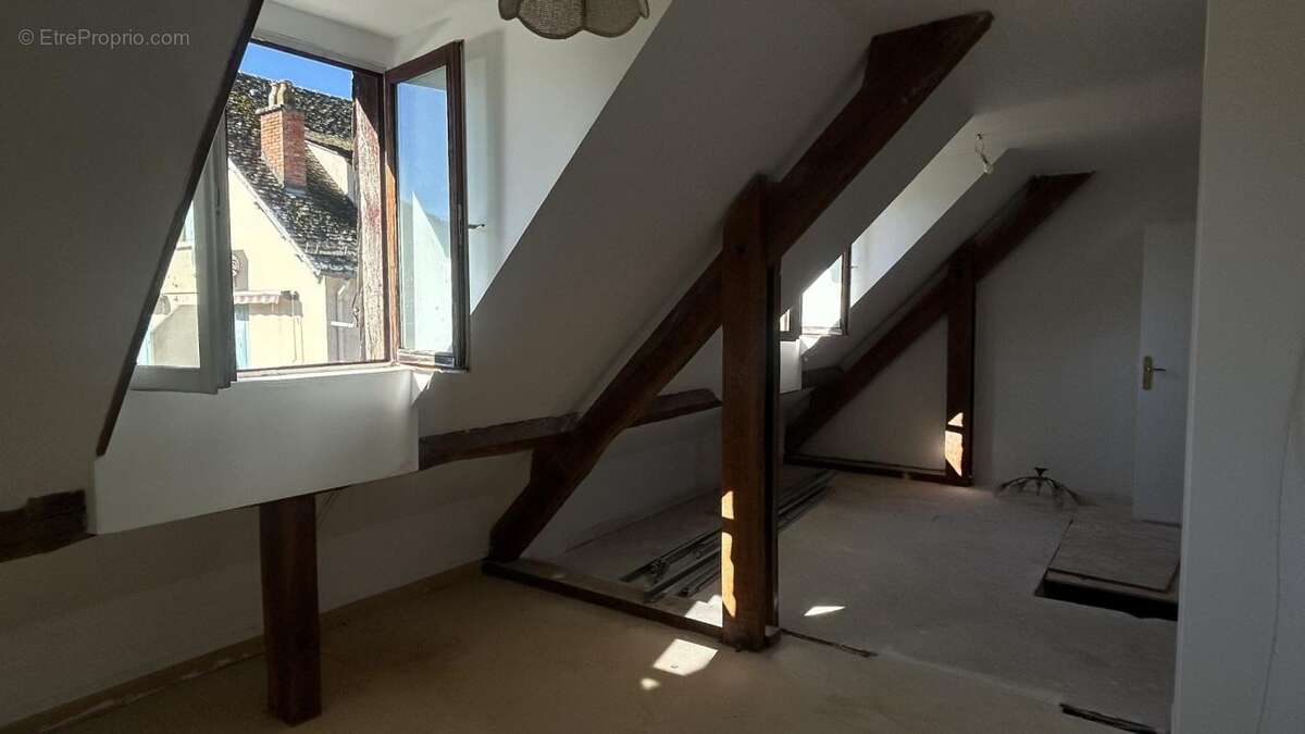 Appartement à ENTRAYGUES-SUR-TRUYERE