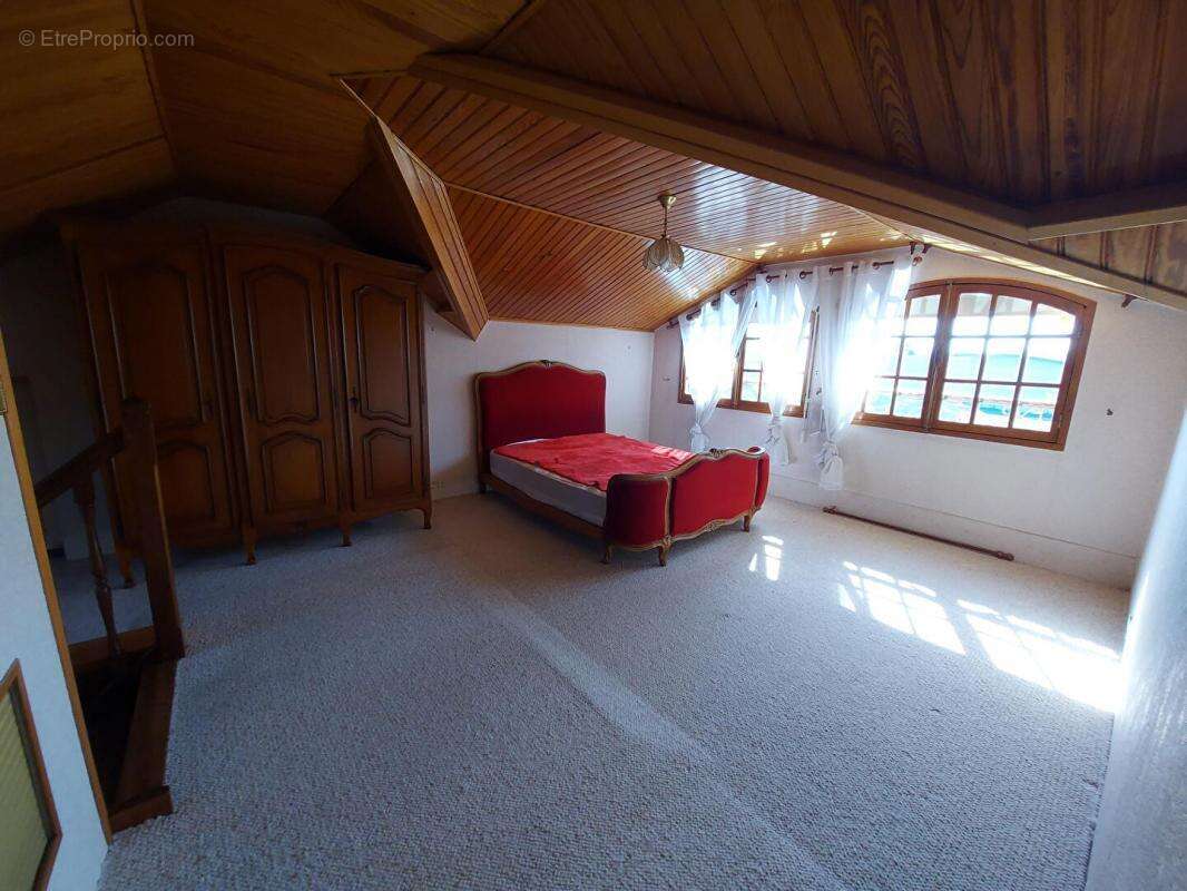 Maison à SAINT-ETIENNE-DU-ROUVRAY