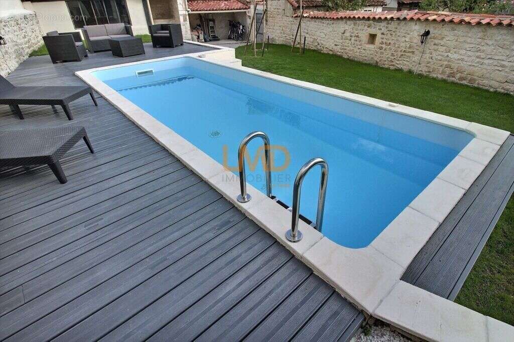 Maison à SAINT-JEAN-D&#039;ANGELY