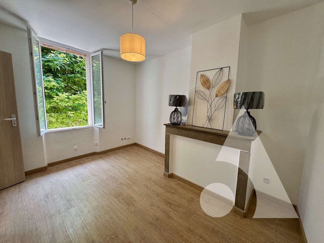 Appartement à COTIGNAC